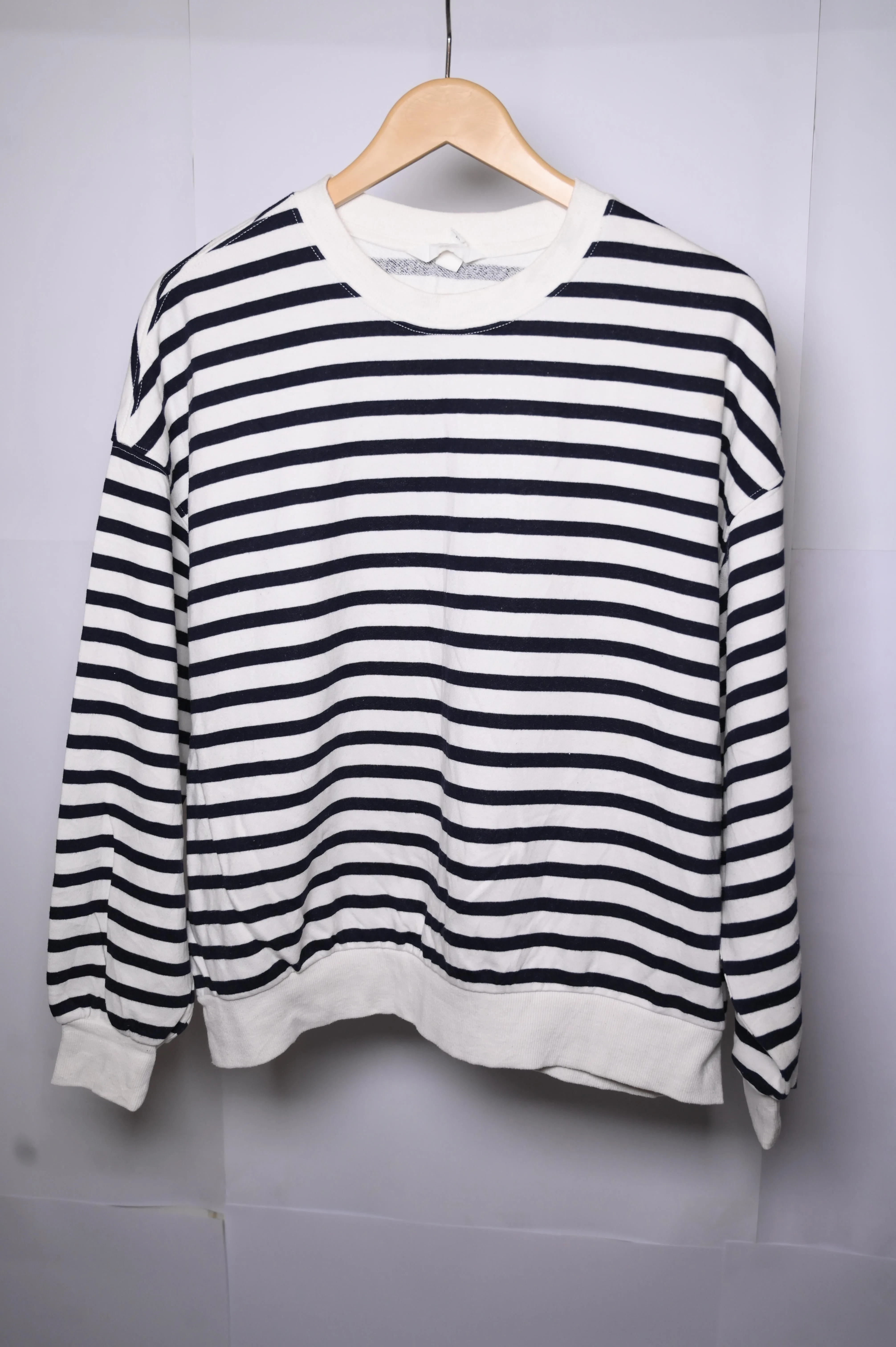 H&M Black and White Sweatshirt - Large