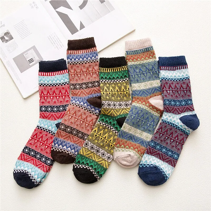 HSS Brand 5 Pairs Winter Men's Socks Thicken Sheep's Wool Socks Warm Men Retro Style Colorful Fashion Man Socks For Snow boots