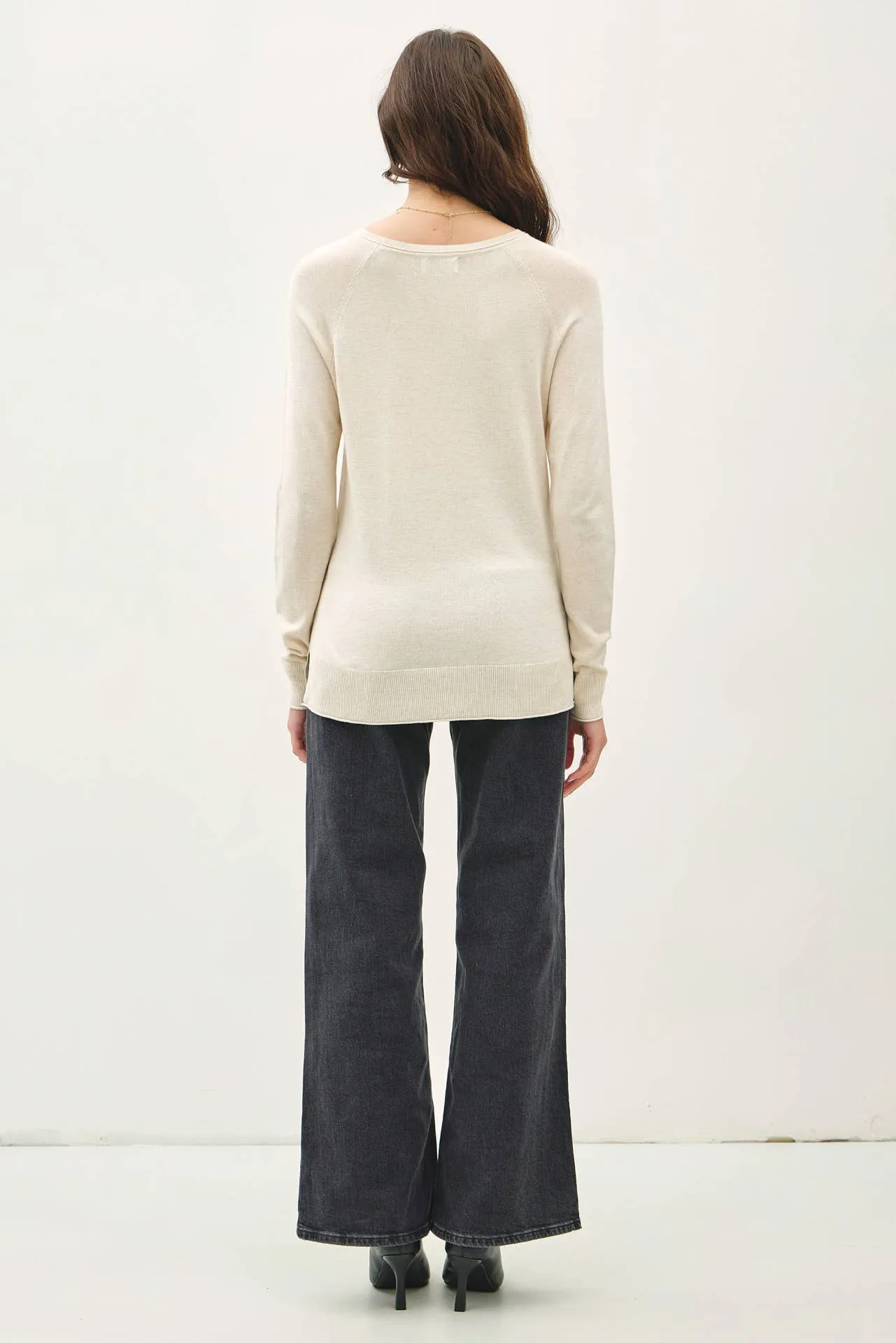 LIGHTWEIGHT ROUND NECK RAGLAN LONG SLEEVE SWEATER