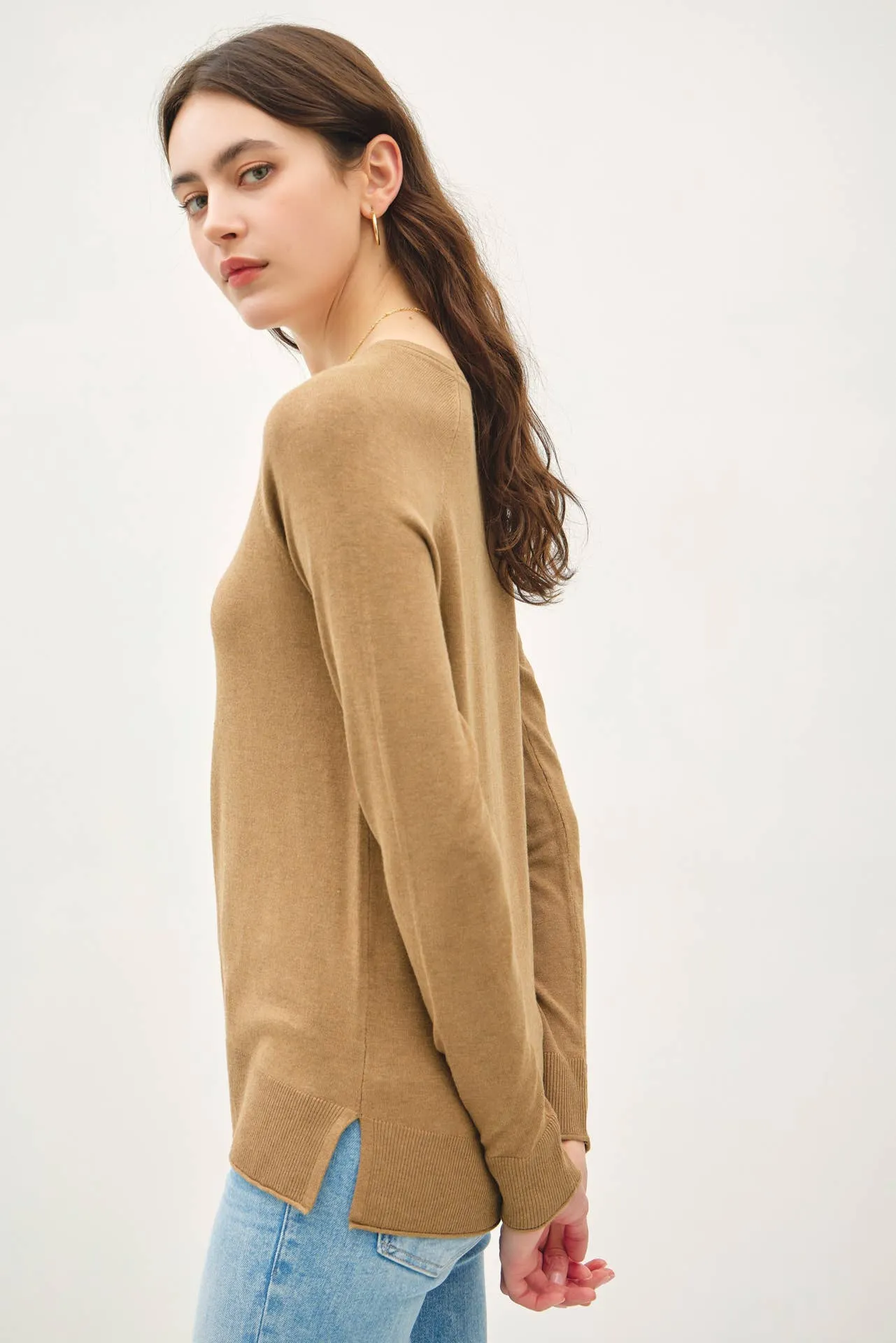 LIGHTWEIGHT ROUND NECK RAGLAN LONG SLEEVE SWEATER