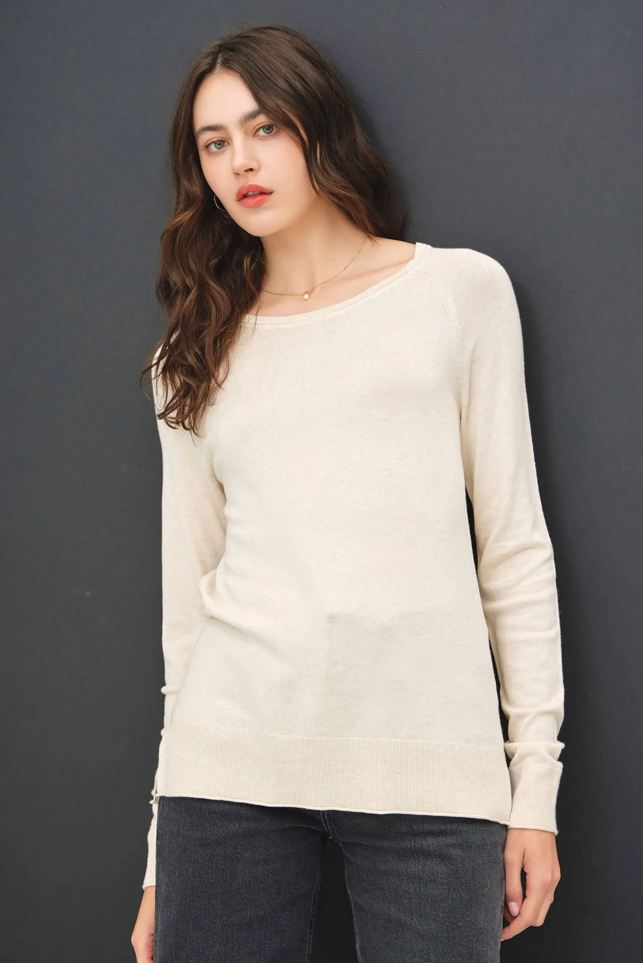 LIGHTWEIGHT ROUND NECK RAGLAN LONG SLEEVE SWEATER