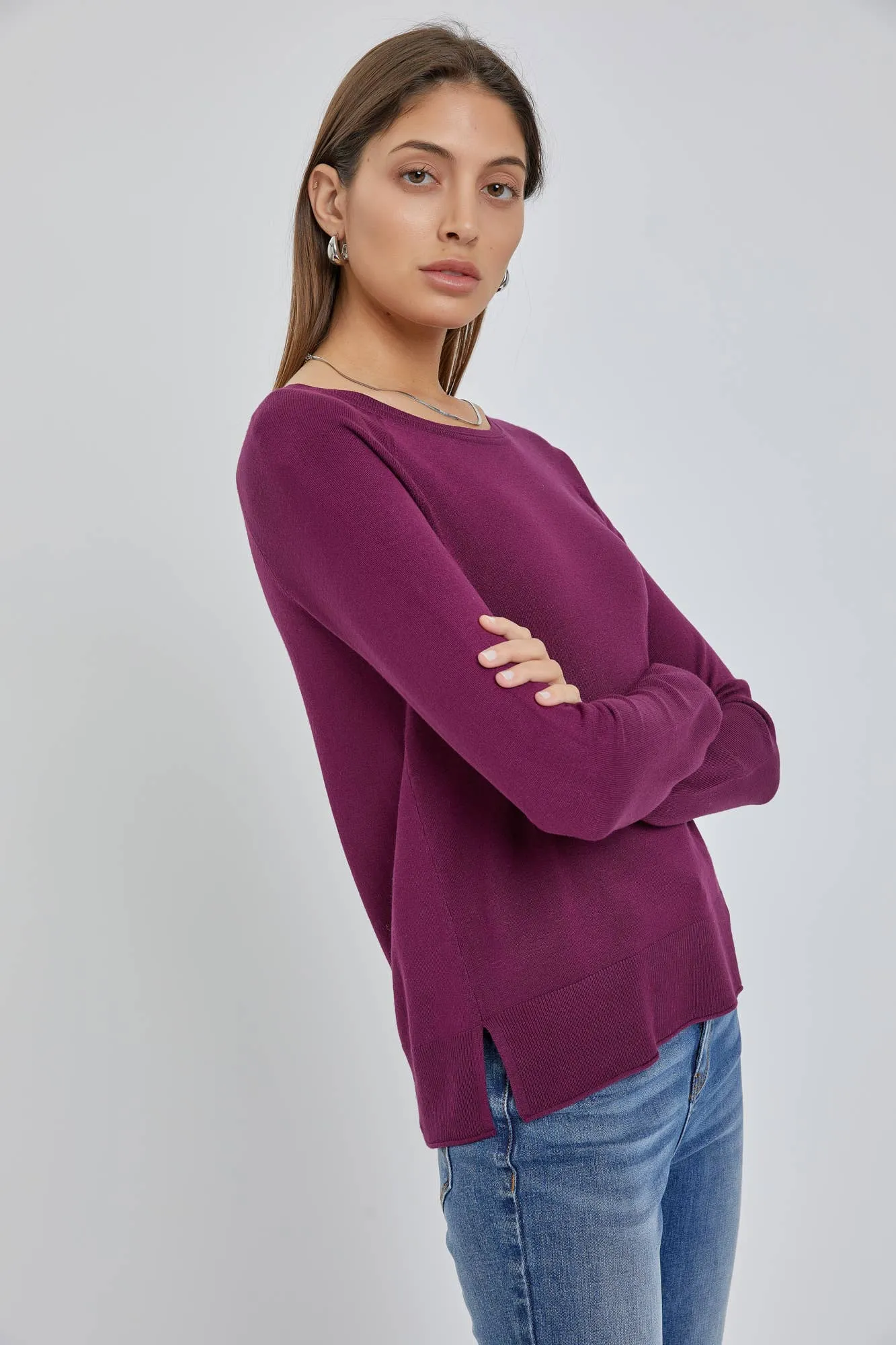 LIGHTWEIGHT ROUND NECK RAGLAN LONG SLEEVE SWEATER