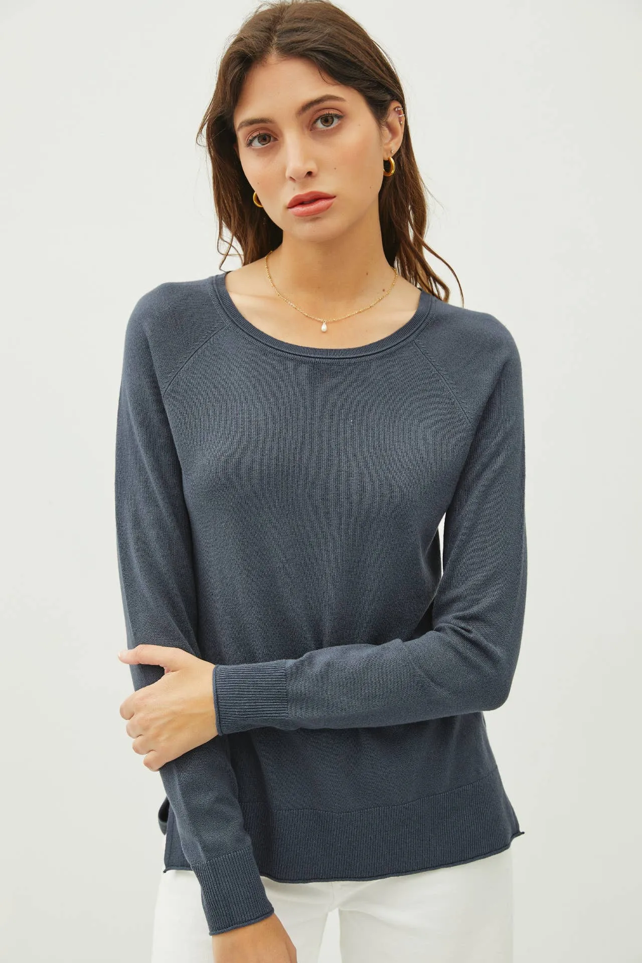 LIGHTWEIGHT ROUND NECK RAGLAN LONG SLEEVE SWEATER