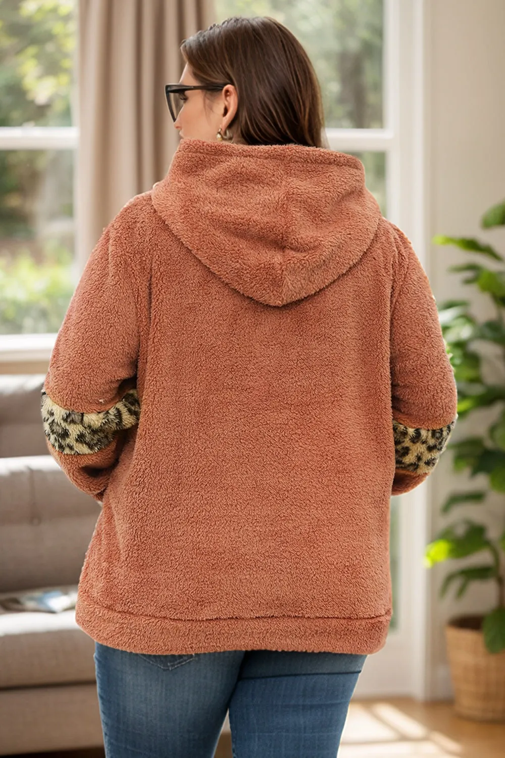 Plus Size Leopard Print Long Sleeve Hoodie with Kangaroo Pocket – Stylish & Cozy Animal Print Sweatshirt