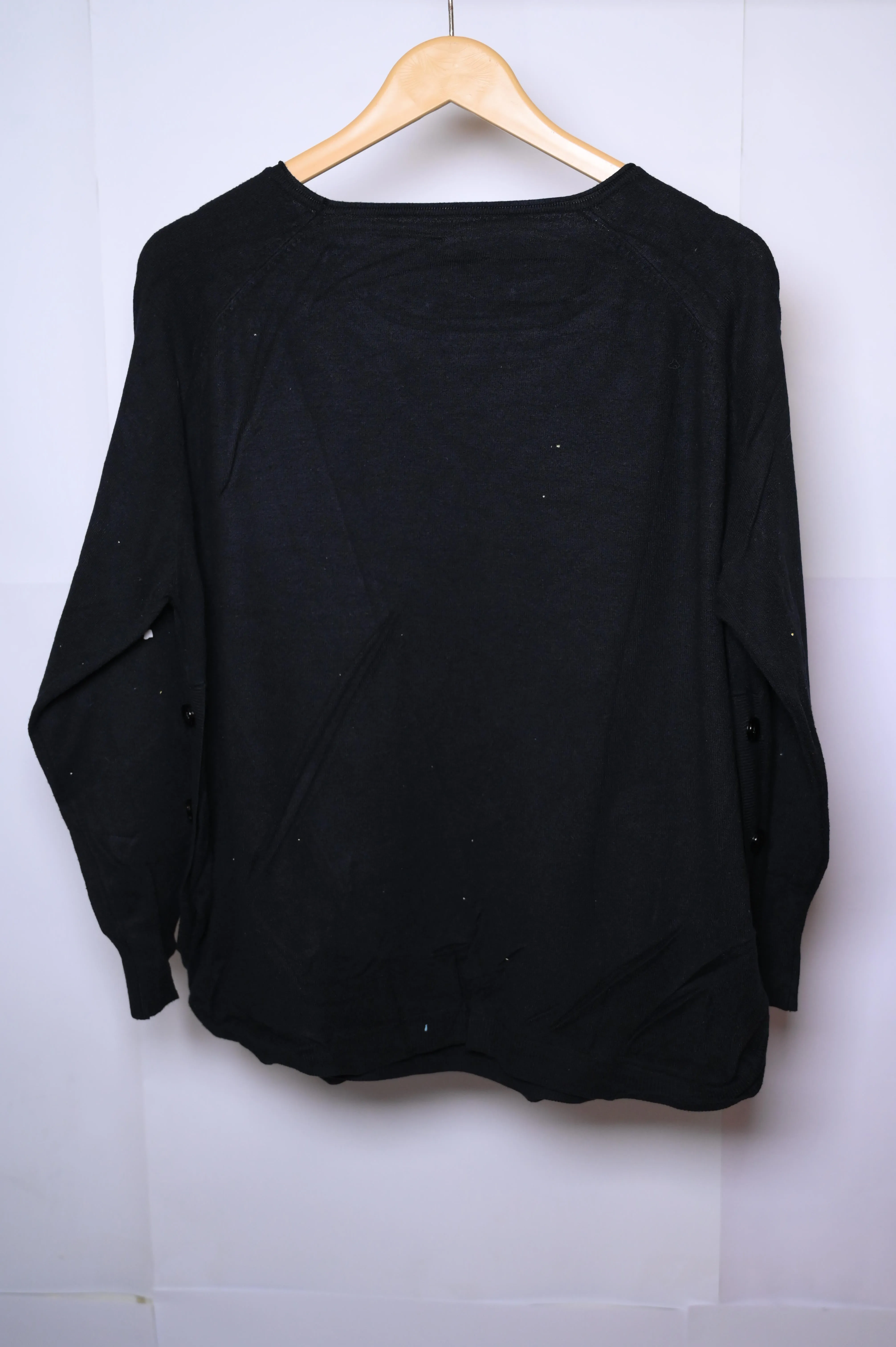 Thriftyfy Black Sweatshirt with Pocket Design - Medium