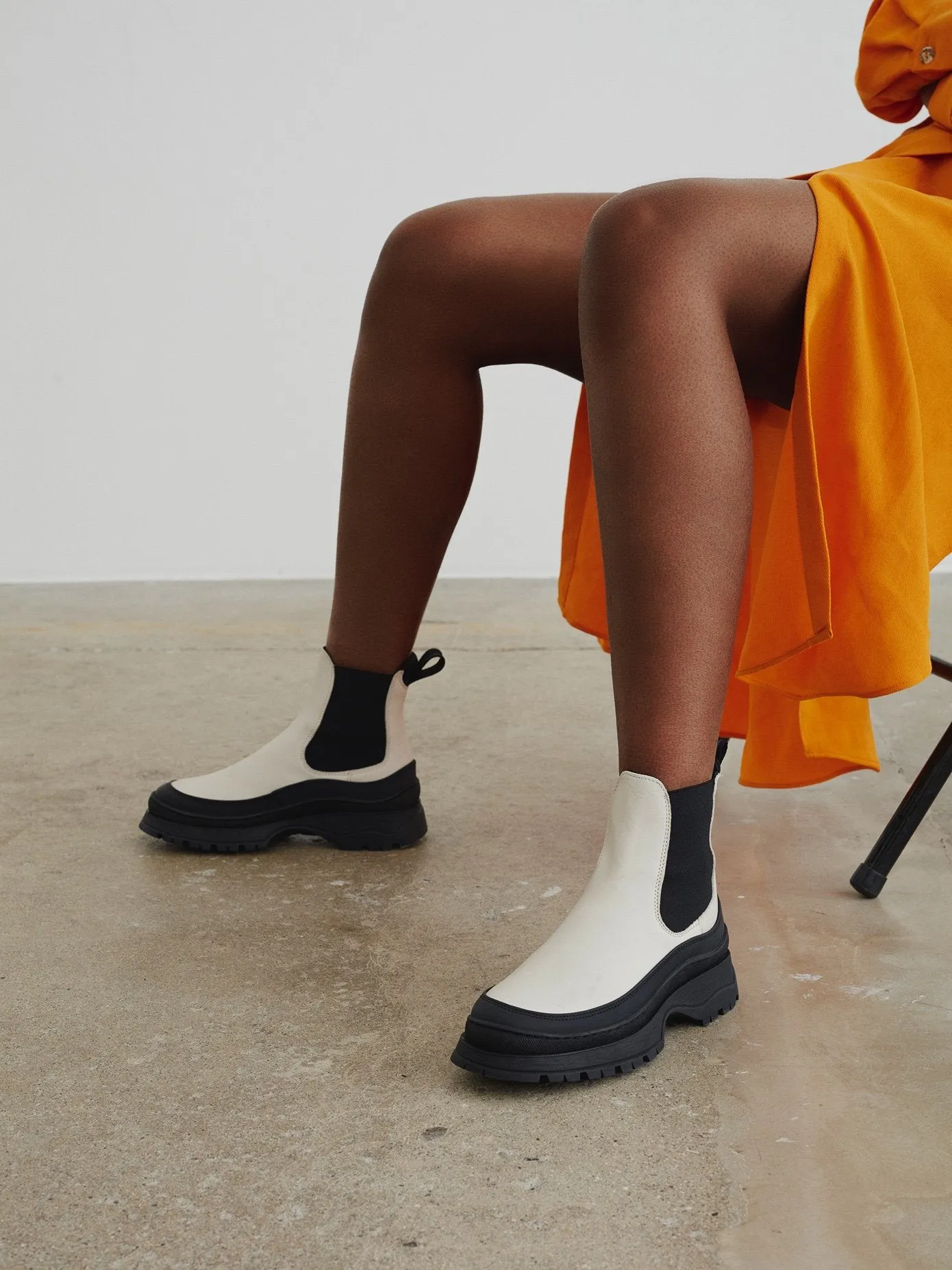 Trail Off White Chelsea Boots